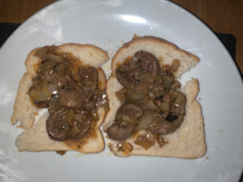 Grilled Kidneys on Toast Light lunch recipes Food on the Table